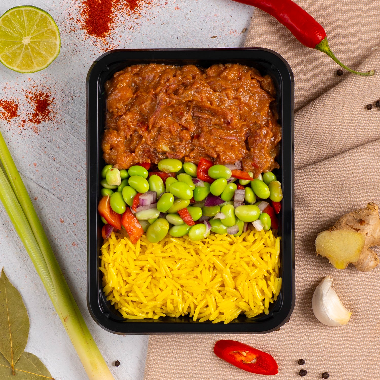 Beef Rendang van SportMeals, 570 gram, in het bakje van bovenaf