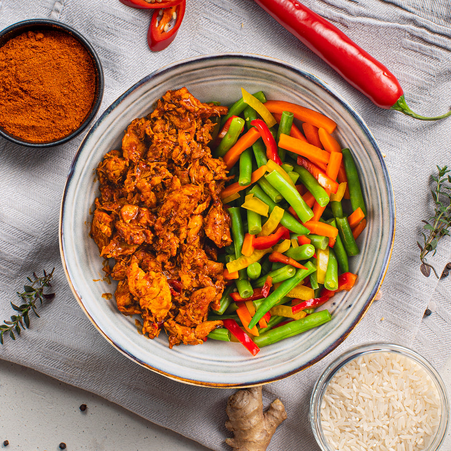 Kip Piri Piri met wokgroenten van SportMeals, 350 gram, opgeschept op een bord