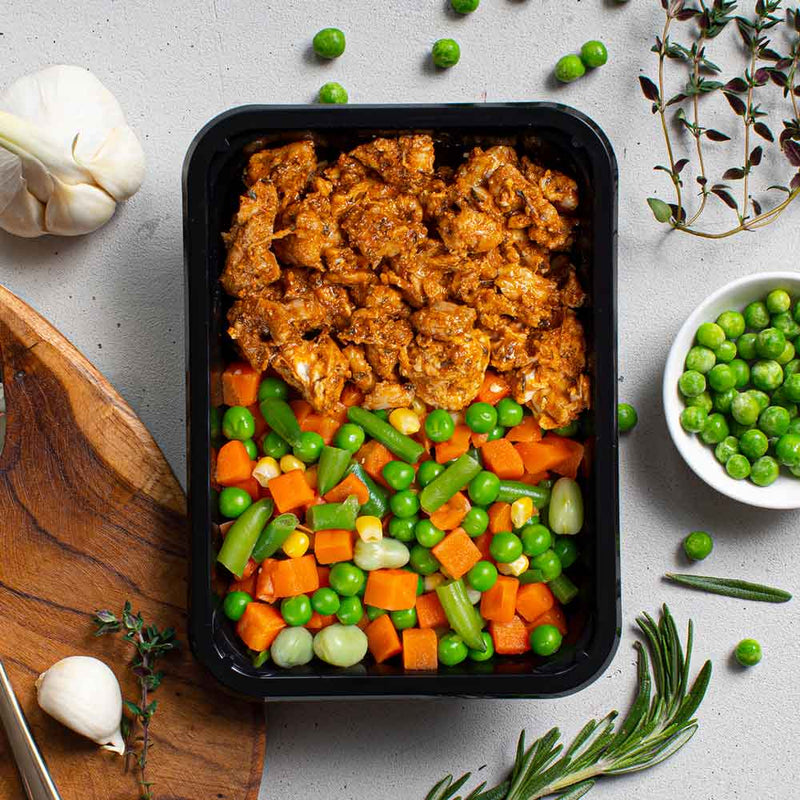Ready-made meal prep meal with chicken and mixed vegetables to lose weight