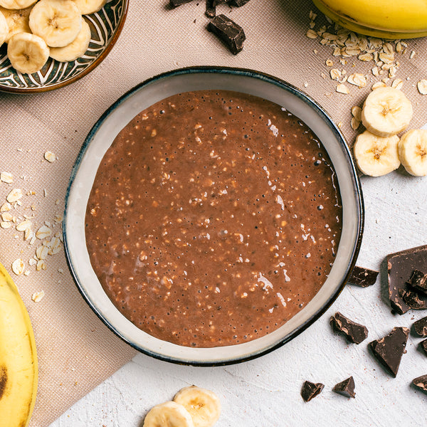 Overnight oats choco-banaan van SportMeals, opgeschept in een kom