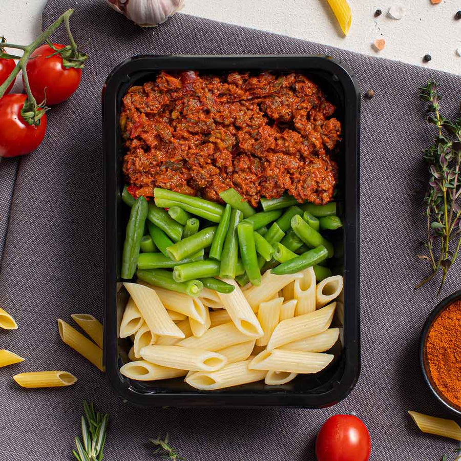 Kant-en-klare high protein meal prep maaltijd penne pasta beef bolognese om verantwoord afvallen