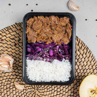 High protein meal prep sportmaaltijd met eiwitrijke pulled beef met rode kool voor spiermassa opbouw