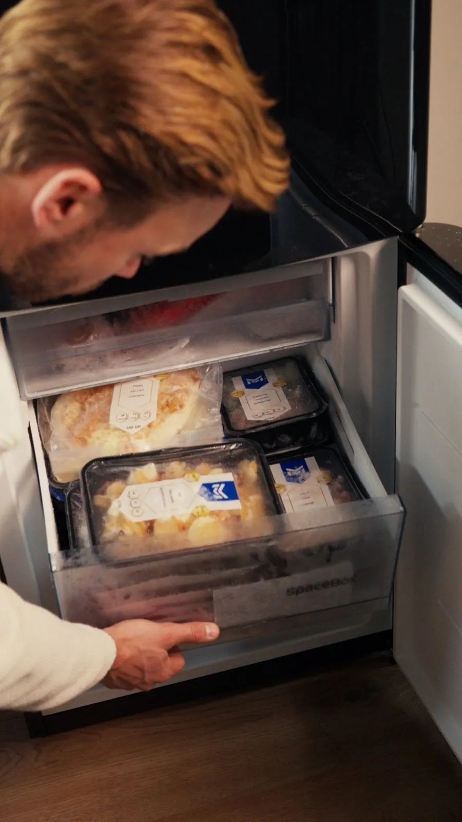 SportMeals-bakjes gestapeld in een vriezerlade