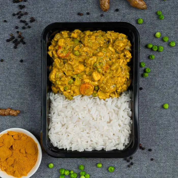 Indian Curry met rijst in een bakje